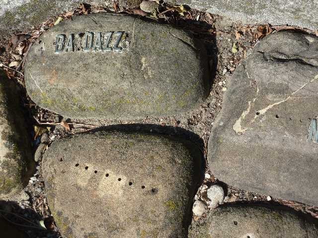 Uno dei sassi del pozzo Becca riporta ancora il nome della vittima - Imola (BO)