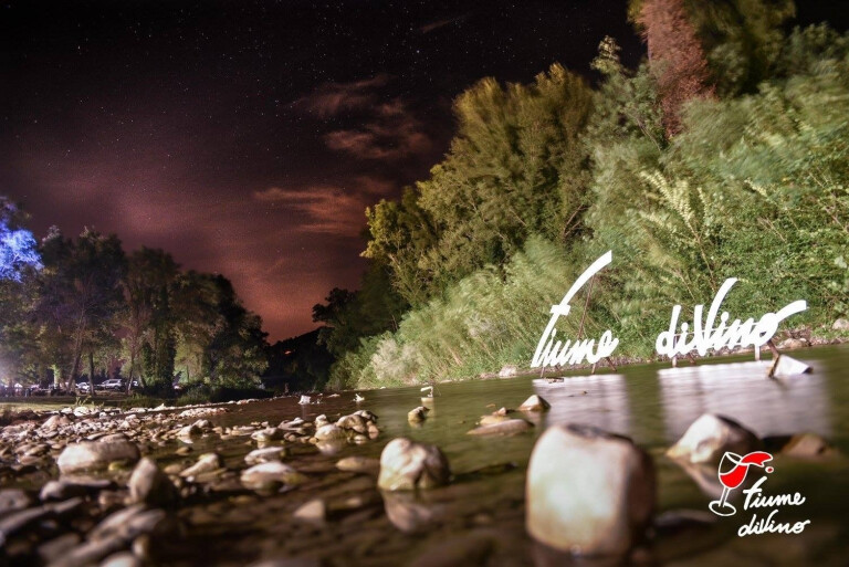 copertina di FIUME DI VINO
