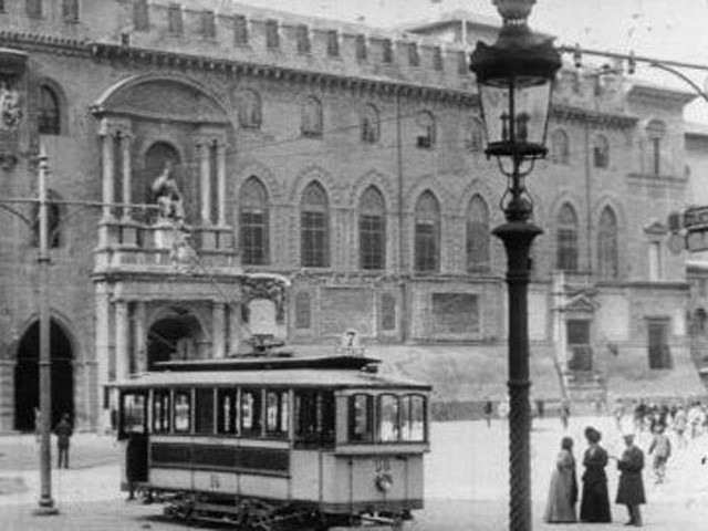 Tram in Piazza Maggiore (BO) 