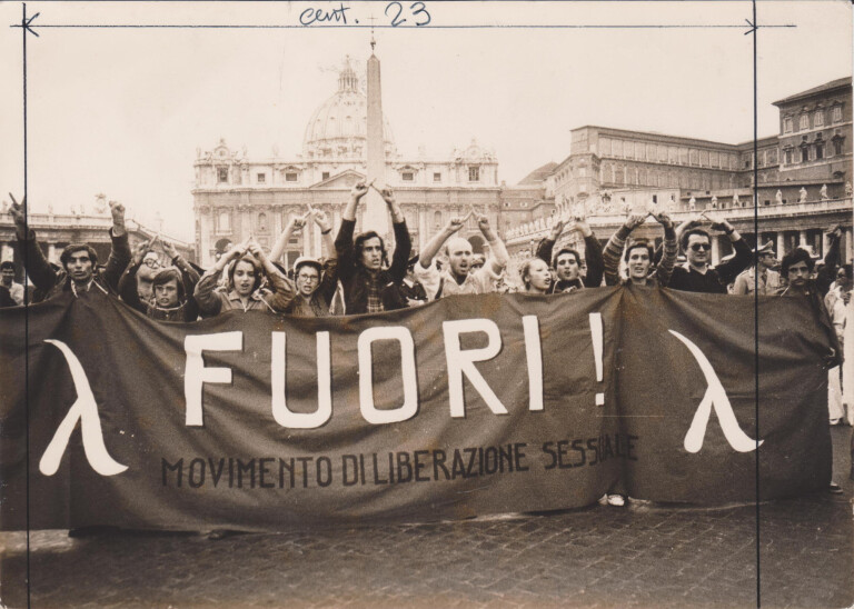 copertina di Uscire Fuori!