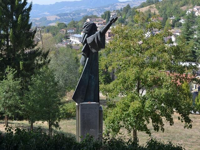 Monchio - Parco dei caduti dell'eccidio nazifascista - il monumento riporta i nomi di tutte le vittime
