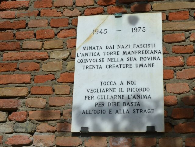 Lapide a ricordo della strage della torre manfrediana