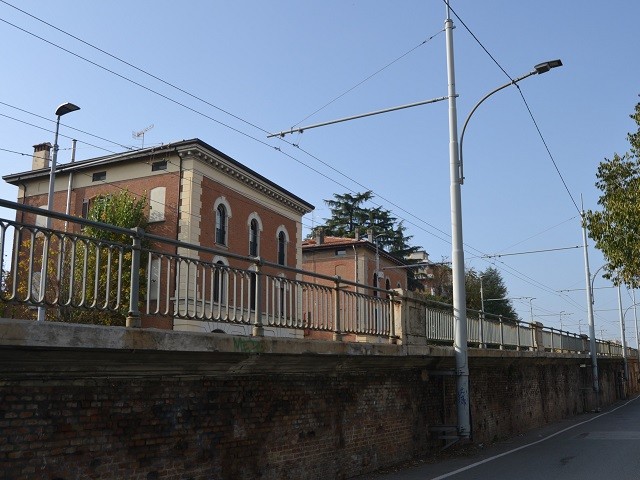 Cavalcavia ferroviario - via Emilia Ponente (BO)