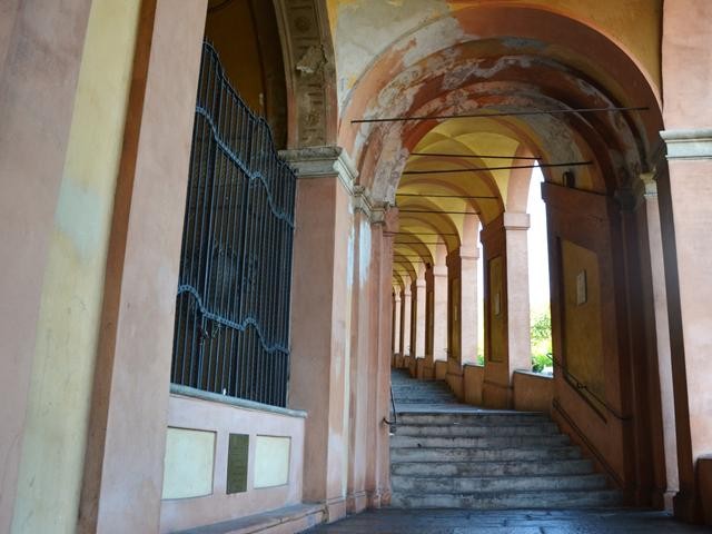 Il portico di San Luca nel primo tratto in salita verso il santuario