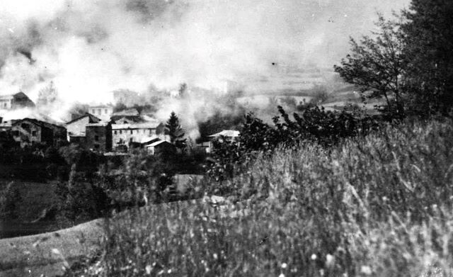 Il paese di Cereseto in fiamme durante l'Operazione Wallenstein I