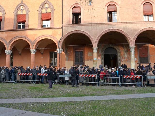 L'ultimo saluto dei bolognesi al maestro Abbado