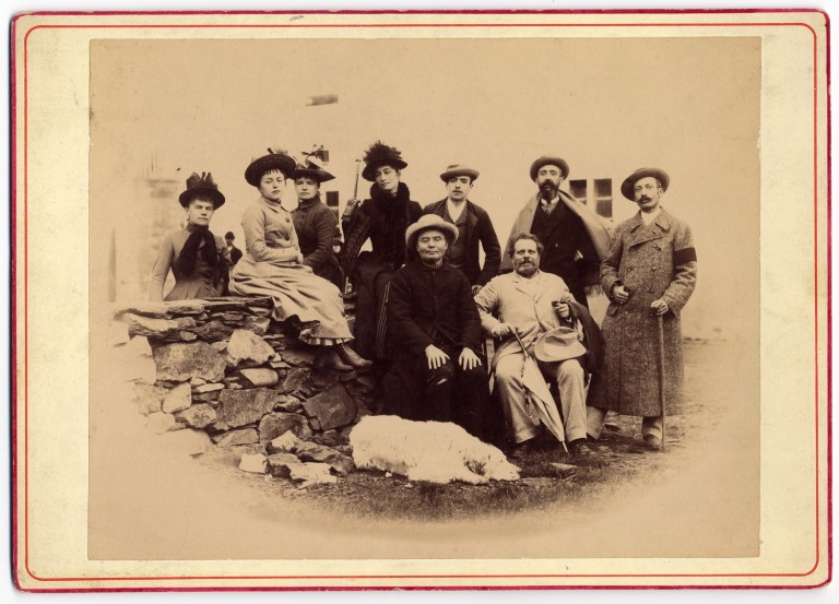 copertina di Nel 1889 al Piccolo San Bernardo, il 26 luglio, con amici, fra i quali l'abate Chenoux, seduto alla sua sinistra