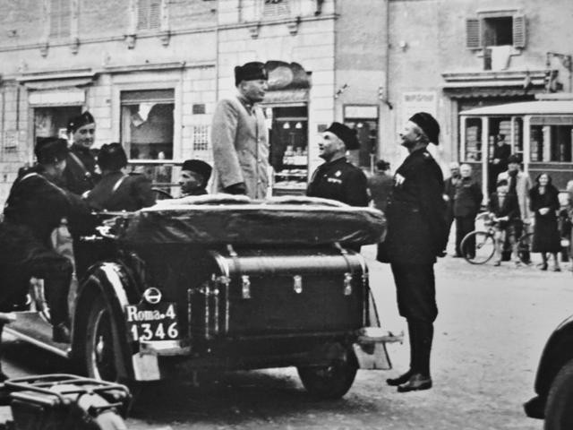 Mussolini a Bologna nell'ottobre 1936  
