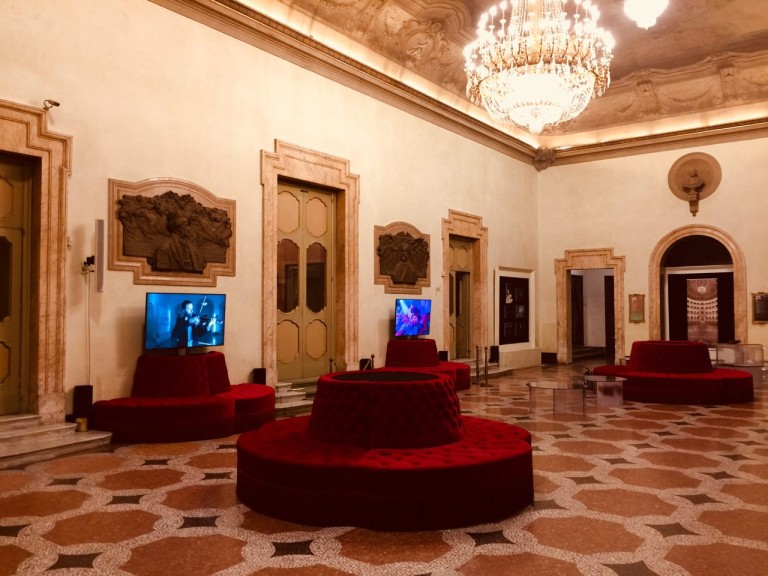 Foyer Respighi.jpg