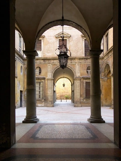 Palazzo Vizzani, ingresso