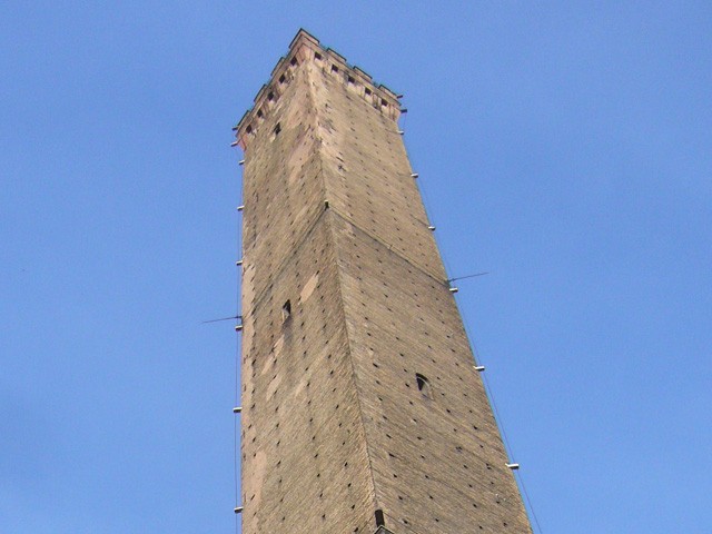 Il filo del parafulmine sulla torre Asinelli (BO)