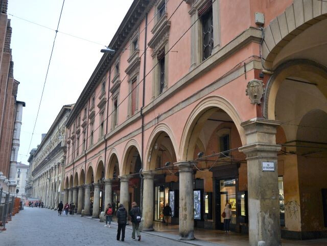 Via dell'Archiginnasio pedonalizzata