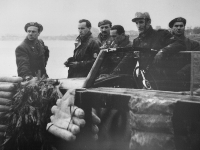 Junio Valerio Borghese e altri comandanti della X Mas sul fiume Po - Museo della Seconda Guerra Mondiale del fiume Po - Felonica (MN)