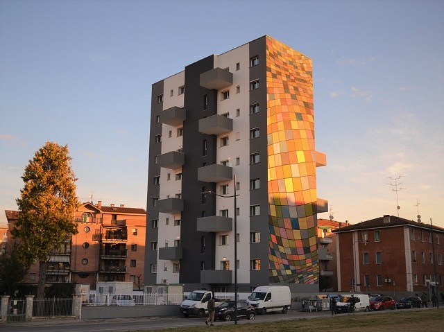 Palazzo con murale di P. Schuyff nel quartiere Bolognina (BO)