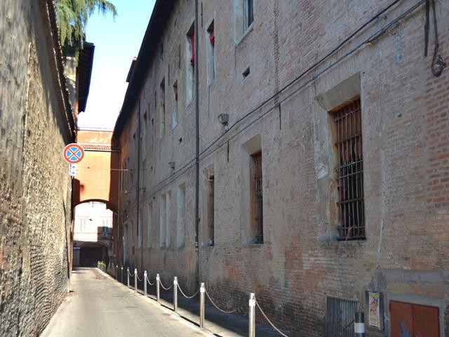 Lo stabile di vicolo Bolognetti (BO) che ospita il Centro sociale Labas