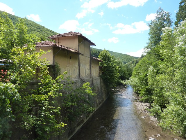 Il fiume Reno lambisce a Pracchia la stazione di partenza della FAP