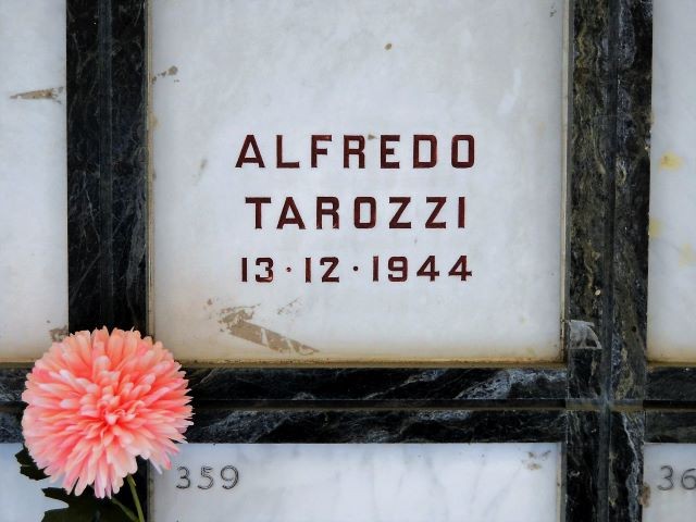 Tomba di Alfredo Tarozzi nel Monumento Ossario dei Caduti Partigiani alla Certosa (BO)