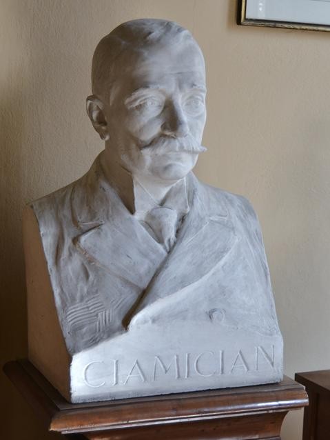 Busto del prof. Giacomo Ciamician