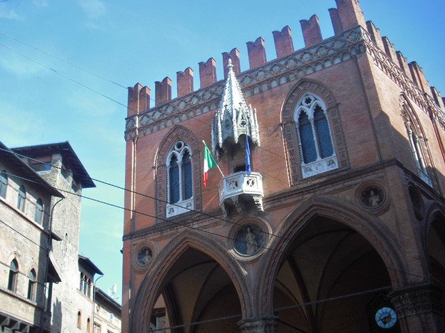 Palazzo della Mercanzia (BO)