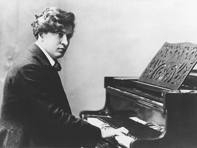 Ferruccio Busoni al pianoforte