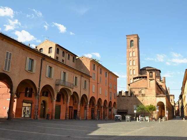 Piazza Verdi - Ex scuderie Bentivoglio - San Giacomo