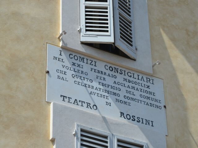 Lapide a ricordo dell'intitolazione del teatro