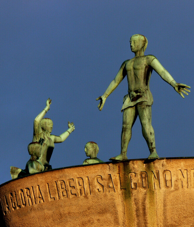 copertina di Liberi nel cielo della Gloria
