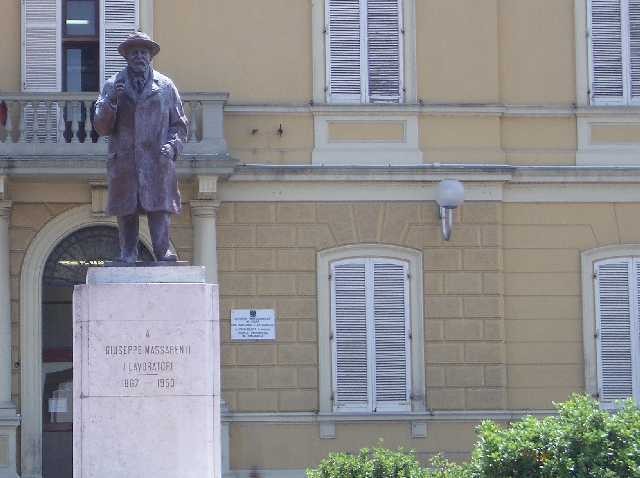 Monumento di Giuseppe Massarenti 