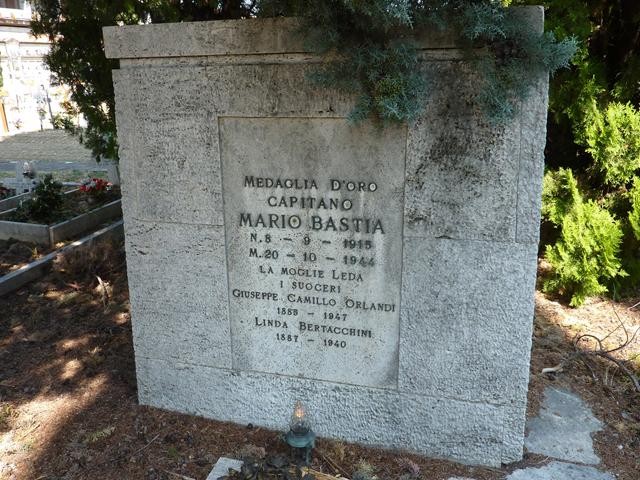 Tomba di Mario Bastia 