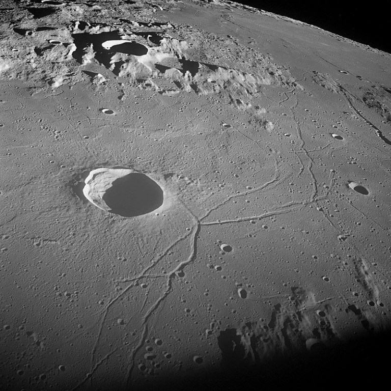 Crateri.jpg