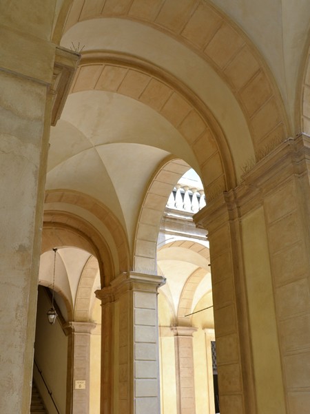 Palazzo Malvasia - cortile interno - particolare