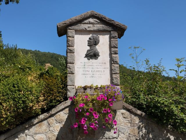 Fontana e lapide per Toni Giuriolo (Capitan Toni)