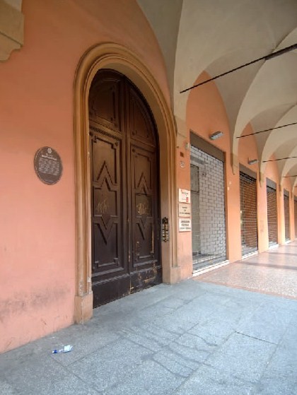Palazzo Bonfioli Rossi, portone