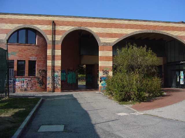 Lunetta Gamberini - edificio di raccordo tra il campo sportivo e il centro giovanile - arch. P. Bettini