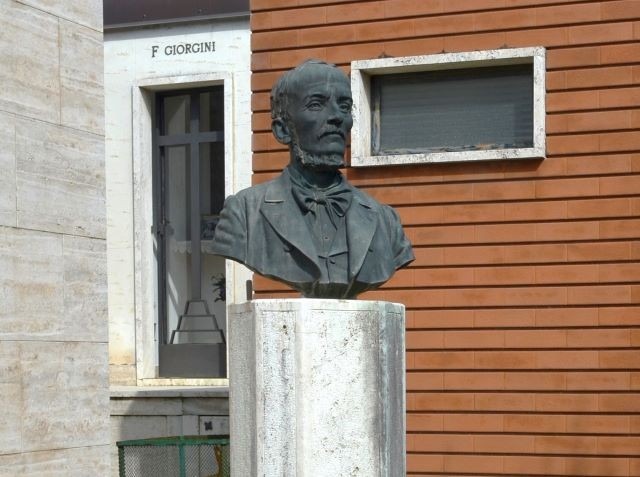 Monumento al senatore Antonio Montanari