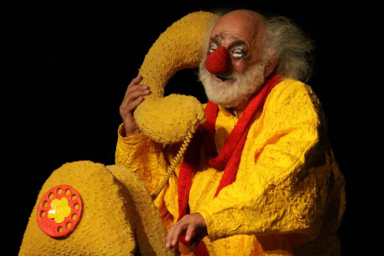 Slava Snowshow - Yellow on the telephone