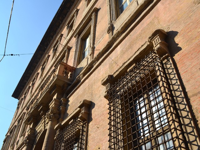 Palazzo Bentivoglio, particolare della facciata
