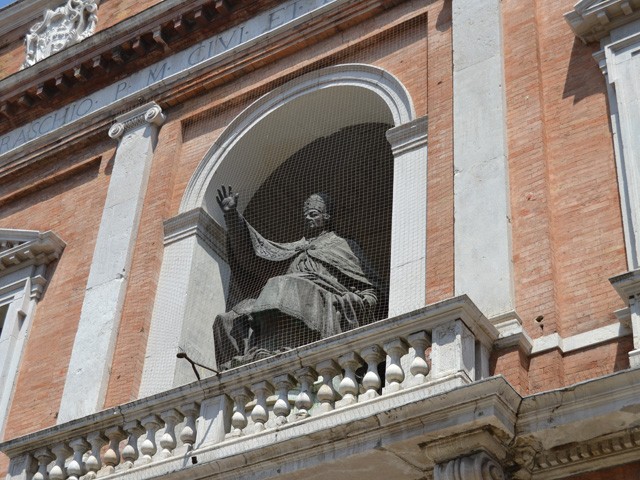 Statua di papa Pio VI Braschi 
