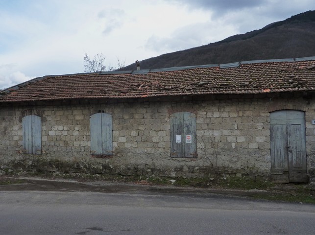 Una delle baracche dell'ex villaggio della Direttissima 