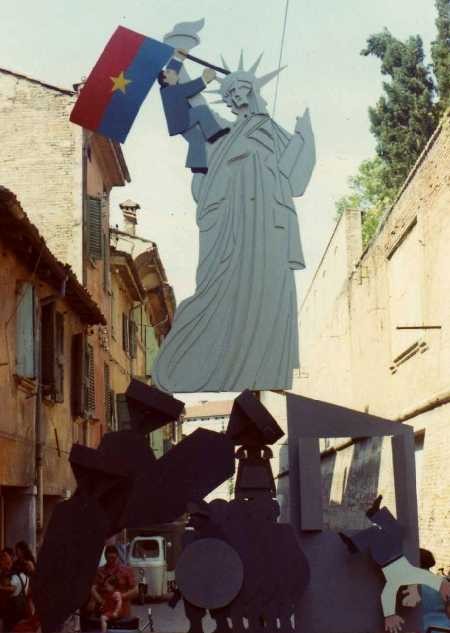 Allestimento dell'artista R. Righi per la Festa dell'Unità del rione S. Caterina a Bologna negli anni '70 - dono C. Masetti