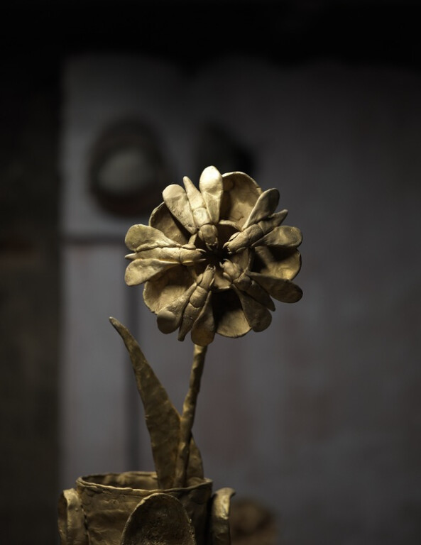 immagine di Evgeny Antufiev | Luce che proietta ombra / Light casts shadow