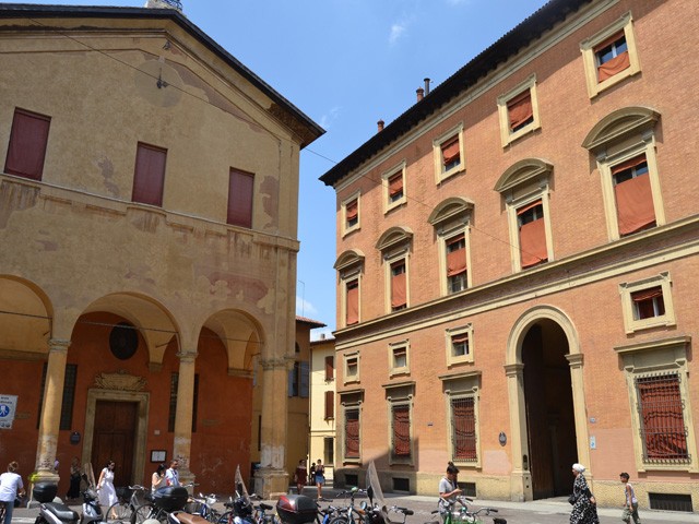 Palazzo Tanari - piazzetta della Pioggia