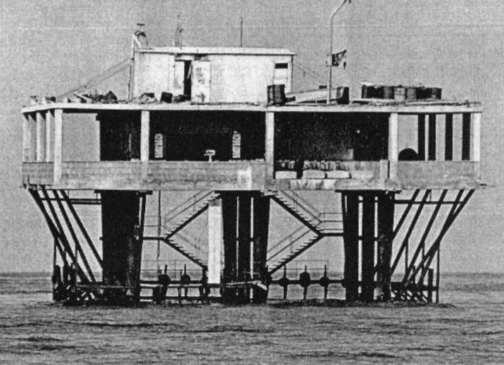 Foto dell'Isola delle Rose tratta da un quotidiano del 1968 - Da Wikipedia