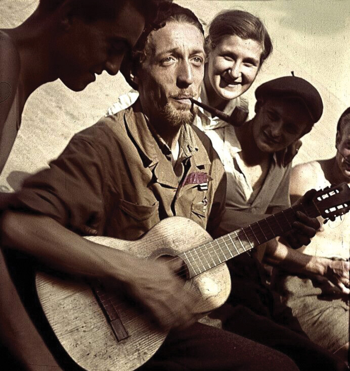 cover of Arrendersi o perire! Ottant’anni di musica e Resistenza