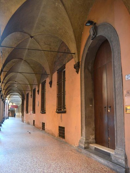 Casa Gozzadini - strada Maggiore - ingresso - portico