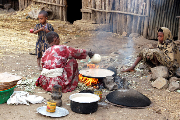 Madre prepara l'injera - Wereta - Etiopia - 2011