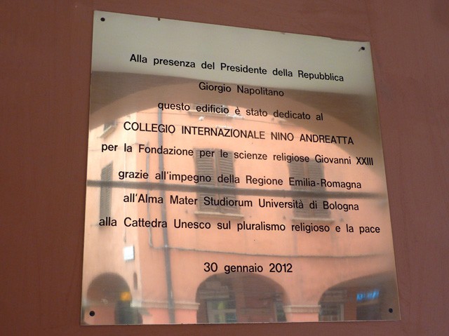 Targa sul muro del Collegio Internazionale Nino Andreatta