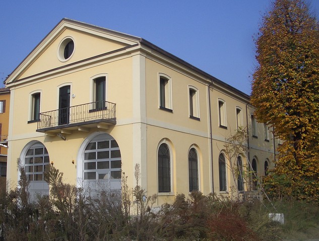 Deposito della Veneta a Bologna ristrutturato come abitazione