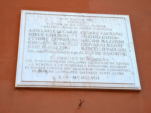 Lapide in memoria degli artificieri caduti