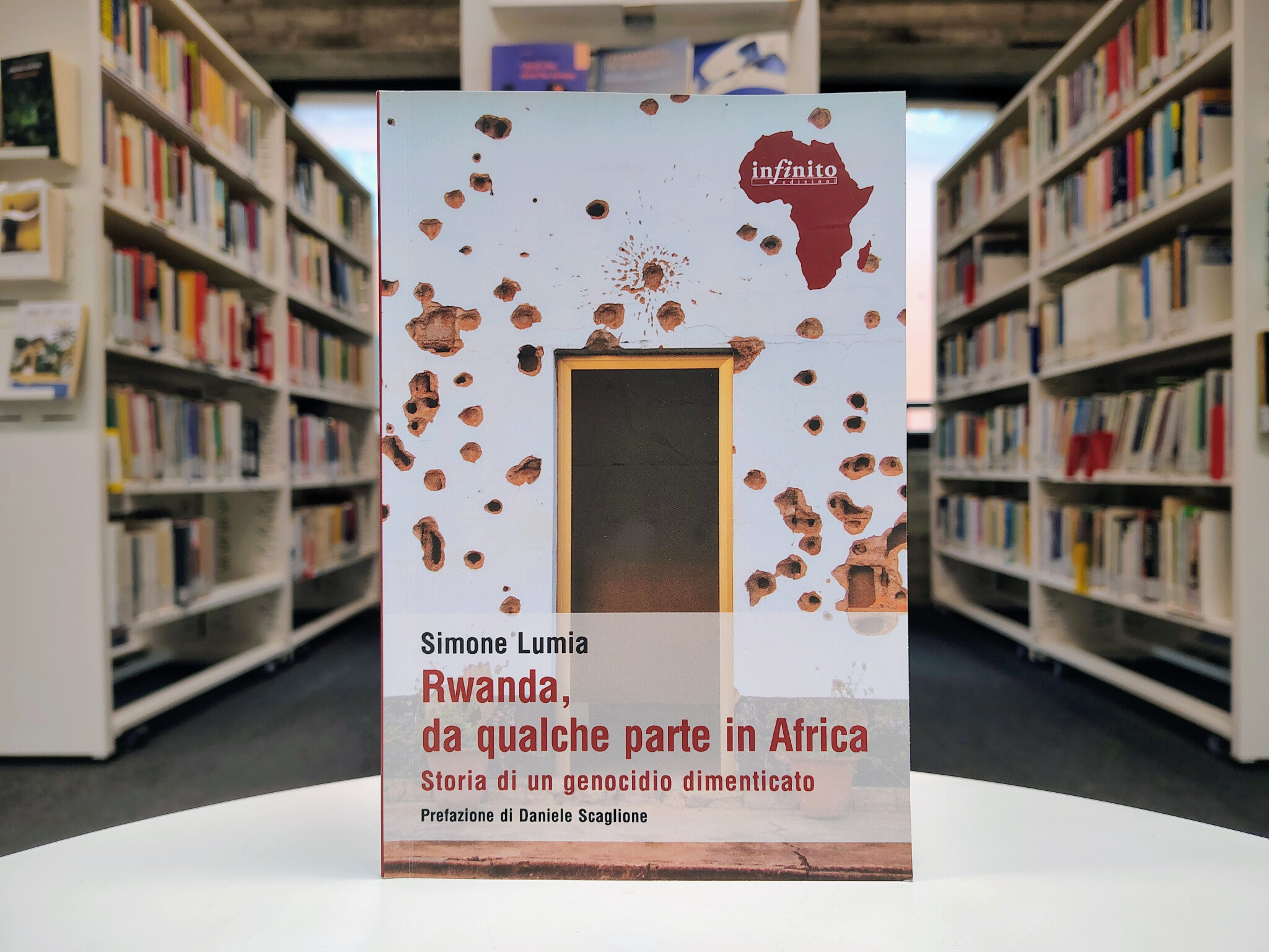 copertina di Rwanda, da qualche parte in Africa. Storia di un genocidio dimenticato